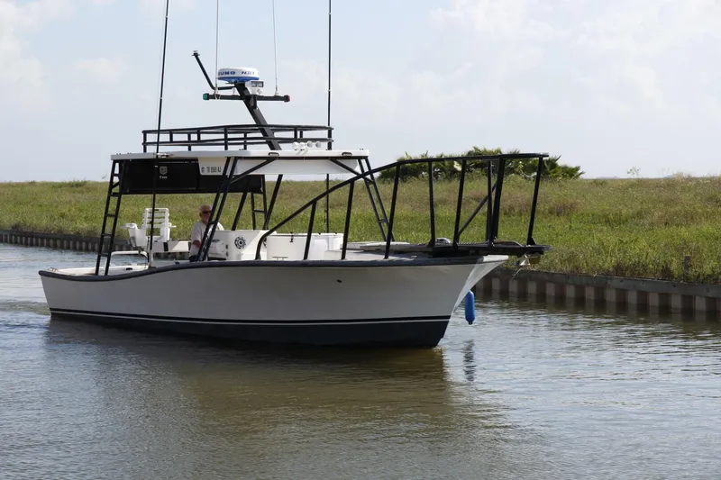 Slide: The Image of 1997 Custom 31 Center Console Pullin Drag - 3981029