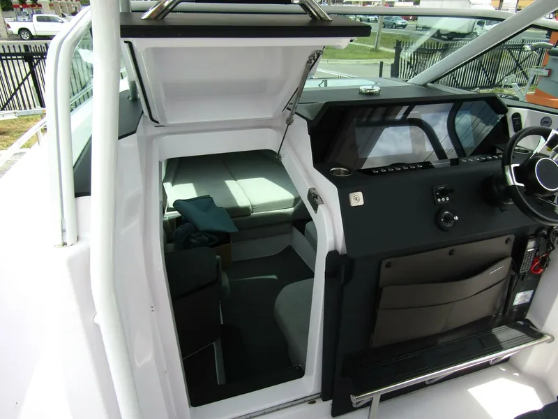 Slide: The Image of Axopar 37 Sun Top 2024 - 5284020