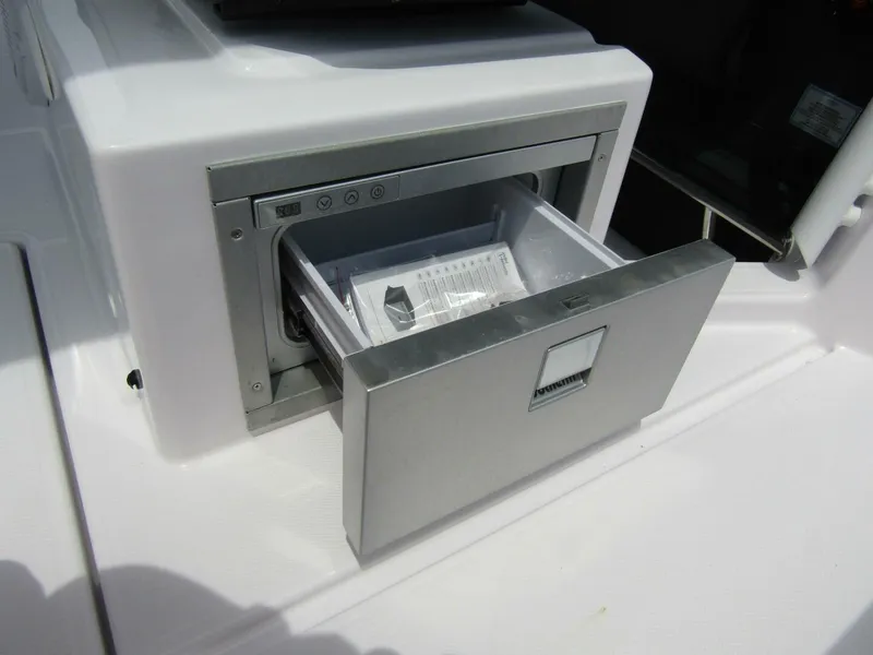 Slide: The Image of Axopar 37 Sun Top 2024 - 5284040