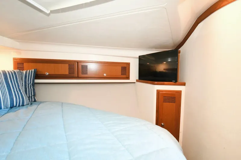 Slide: The Image of 2001 35 Cabo Flybridge - VIKINGOS - Master Stateroom - 3992261