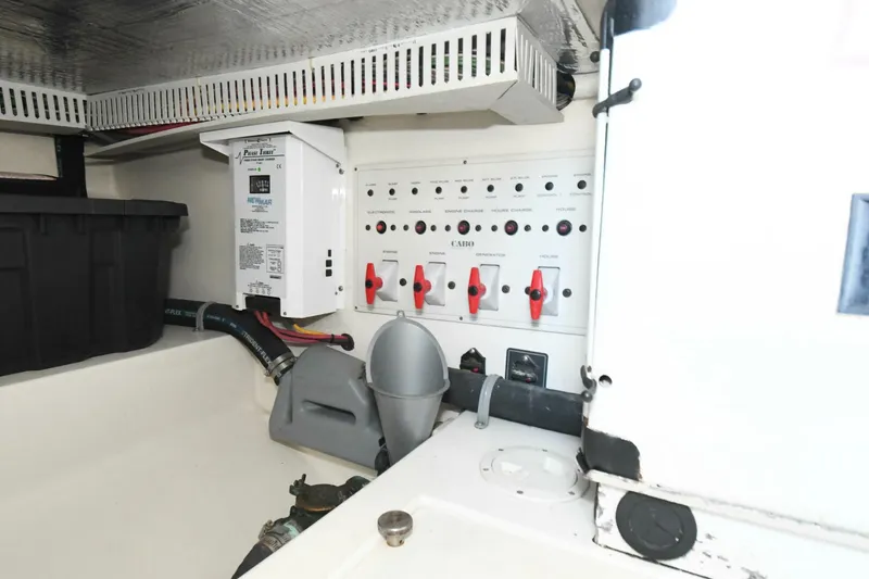 Slide: The Image of 2001 35 Cabo Flybridge - VIKINGOS - Engine Room - 3992260