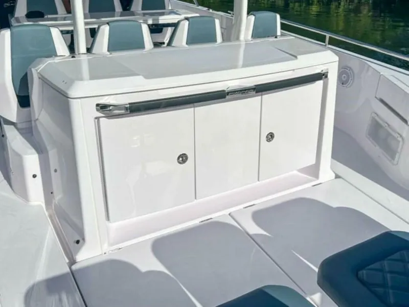 Slide: The Image of Axopar 37 Sun Top 2024 - 4489683