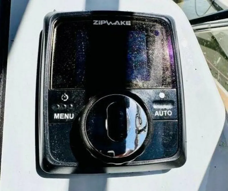 Slide: The Image of Canard eMotion HYBRID 2018 - 3982941