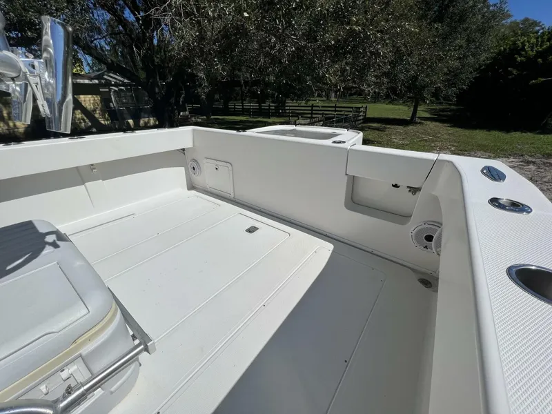 Slide: The Image of SeaVee 32 Cuddy Diesel-Cockpit 2004 SeaVee 32 Cuddy Diesel - 3987753