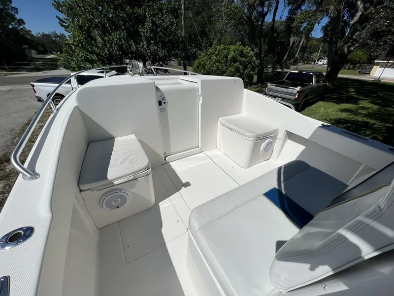 Slide: The Image of SeaVee 32 Cuddy Diesel-Foredeck 2004 SeaVee 32 Cuddy Diesel - 3987713