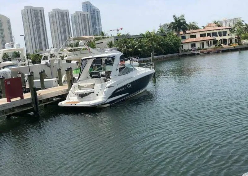 Slide: The Image of Monterey 335 Sport Yacht 2017 - 3988151