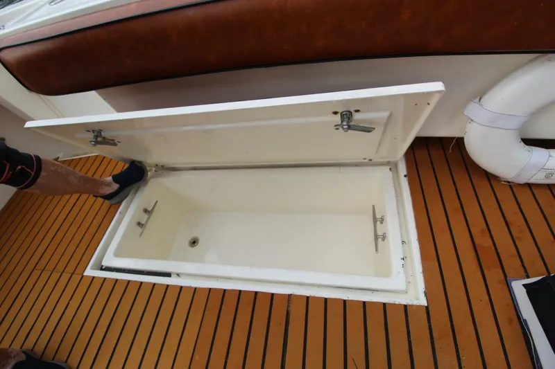 Slide: The Image of Albemarle 32 Express In-deck box 2006 Albemarle Express Fisherman - 3989449