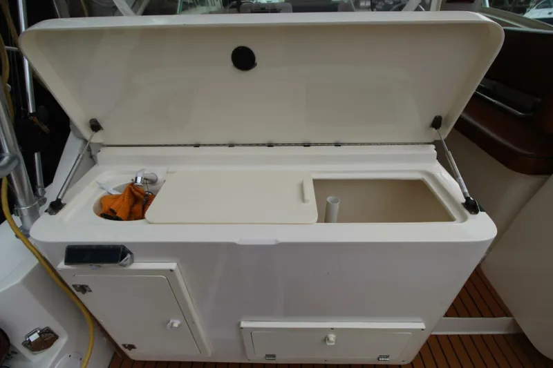 Slide: The Image of Albemarle 32 Express Tackle Center 2006 Albemarle Express Fisherman - 3989450