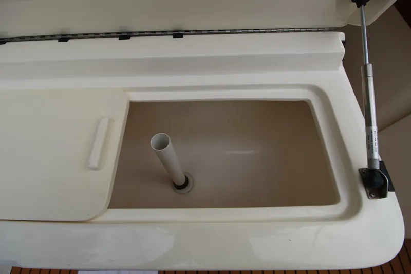 Slide: The Image of Albemarle 32 Express Livewell 2006 Albemarle Express Fisherman - 3989451