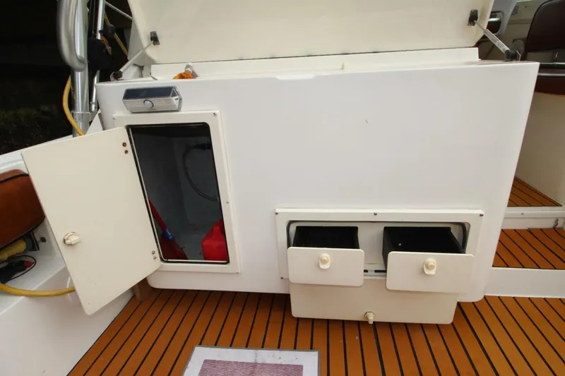 Slide: The Image of Albemarle 32 Express Tackle Center 2006 Albemarle Express Fisherman - 3989453