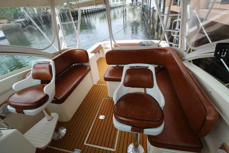 Slide: The Image of Albemarle 32 Express Helm 2006 Albemarle Express Fisherman - 3989470