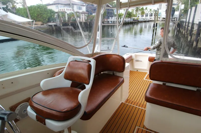 Slide: The Image of Albemarle 32 Express Helm 2006 Albemarle Express Fisherman - 3989468