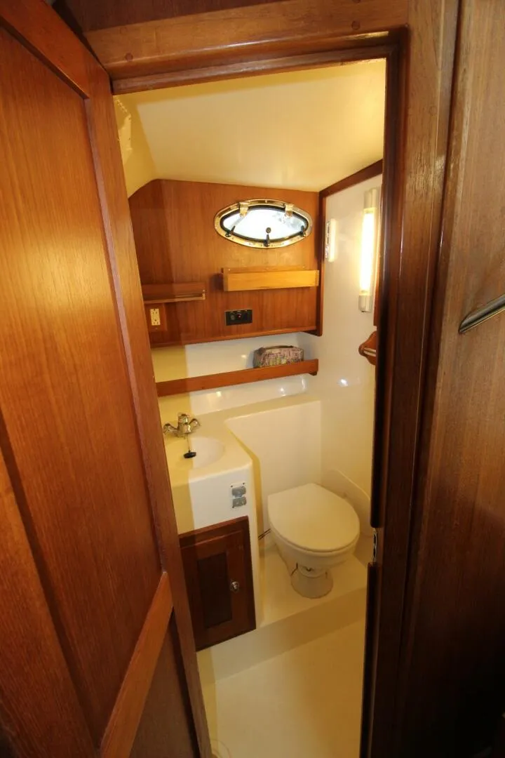 Slide: The Image of Albemarle 32 Express Head 2006 Albemarle Express Fisherman - 3989487