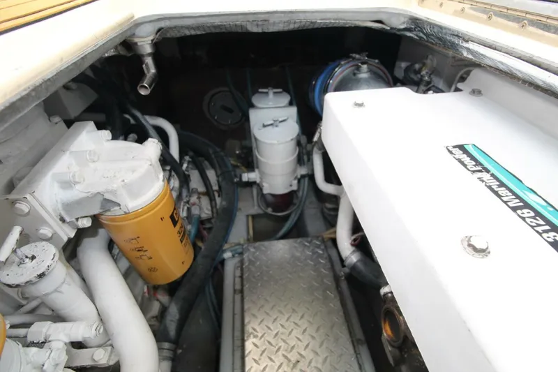 Slide: The Image of Albemarle 32 Engine Room 2006 Albemarle Express Fisherman - 3989493