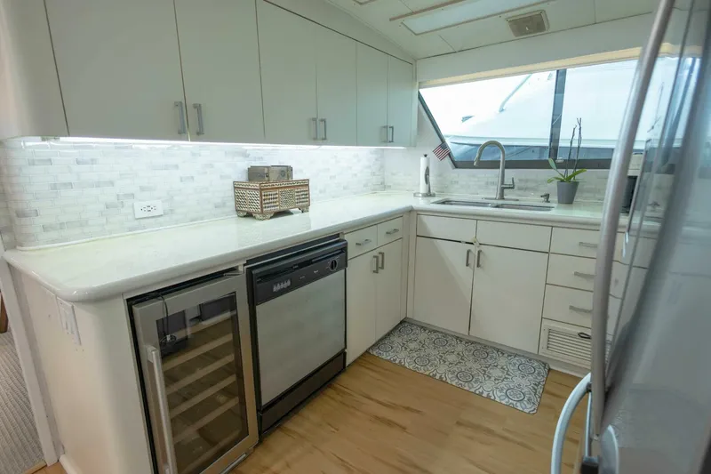 Slide: The Image of Hatteras Cockpit Motor Yacht 1989 - 5900870