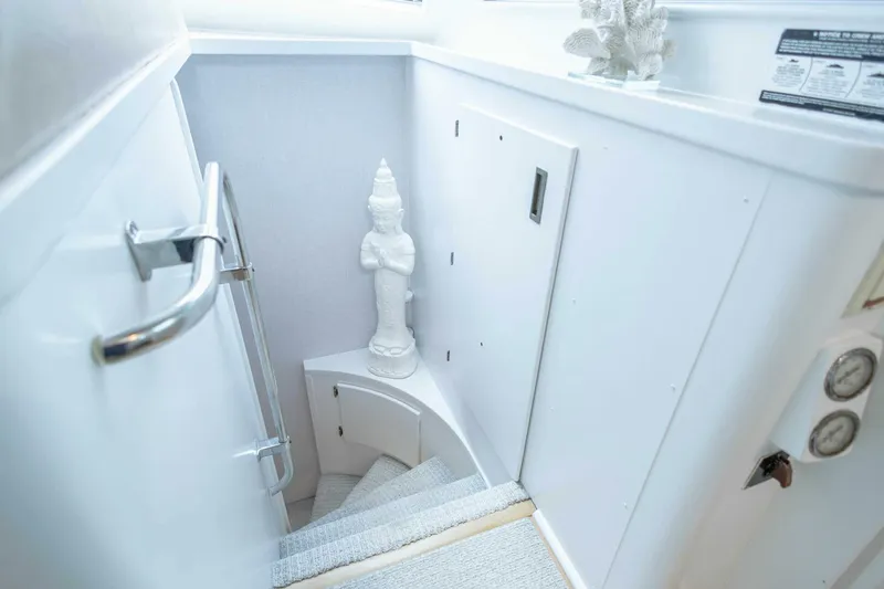 Slide: The Image of Hatteras Cockpit Motor Yacht 1989 - 5900805