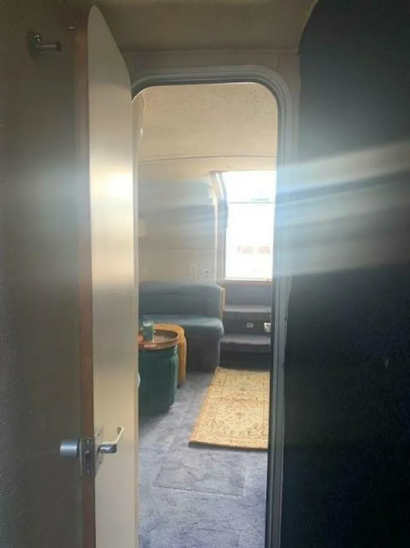 Slide: The Image of View Salon from Master - 3994283