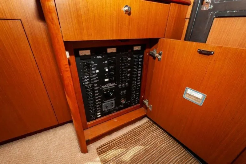 Slide: The Image of 1998 Ocean Yachts 48 Super Sport Breakers - 3993025