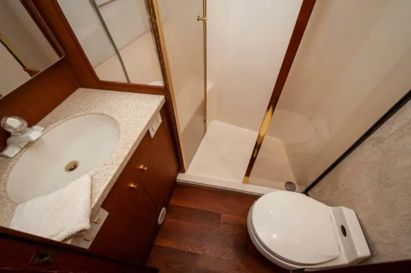 Slide: The Image of 1998 Ocean Yachts 48 Super Sport Master Head 2 - 3993030