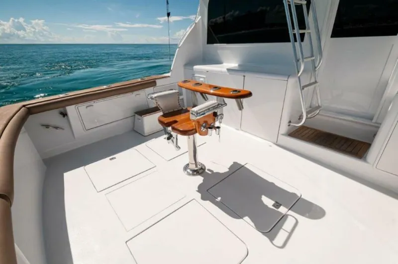 Slide: The Image of 1998 Ocean Yachts 48 Super Sport  Cockpit 5 - 3993044