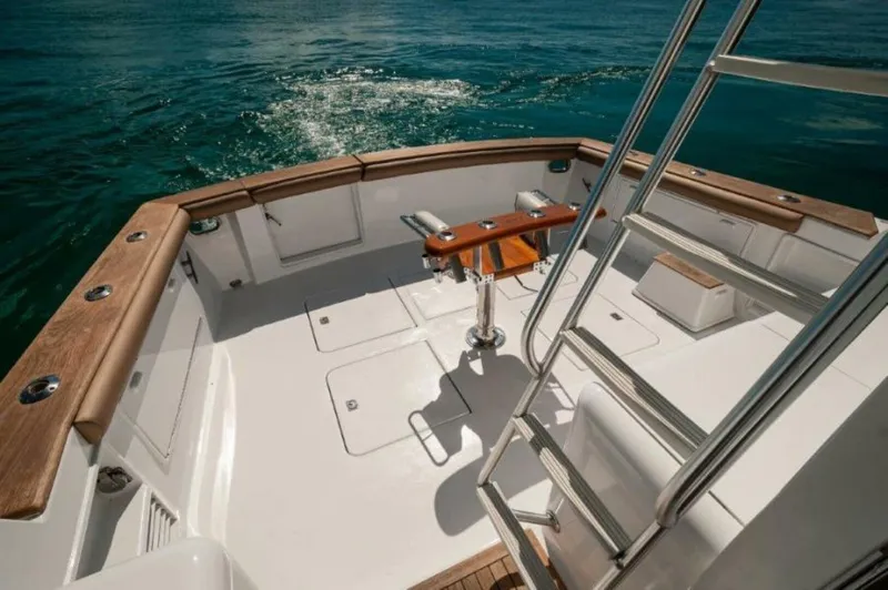 Slide: The Image of 1998 Ocean Yachts 48 Super Sport  Cockpit 7 - 3993045