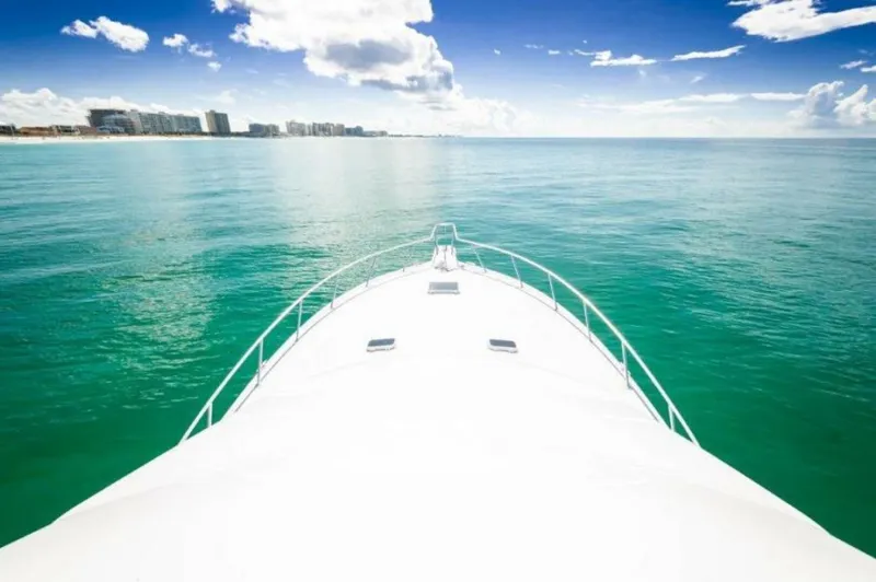 Slide: The Image of 1998 Ocean Yachts 48 Super Sport Bow - 3993040