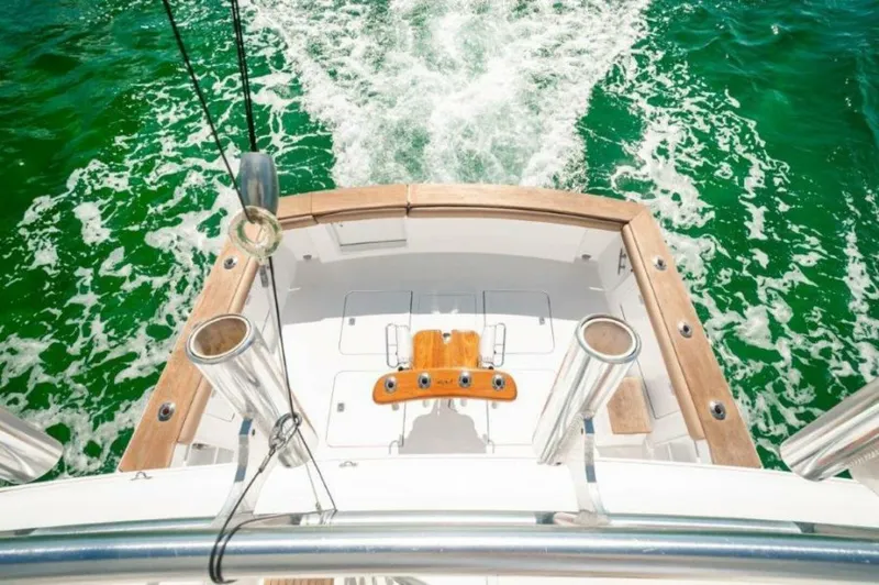 Slide: The Image of 1998 Ocean Yachts 48 Super Sport Cockpit 3 - 3993042