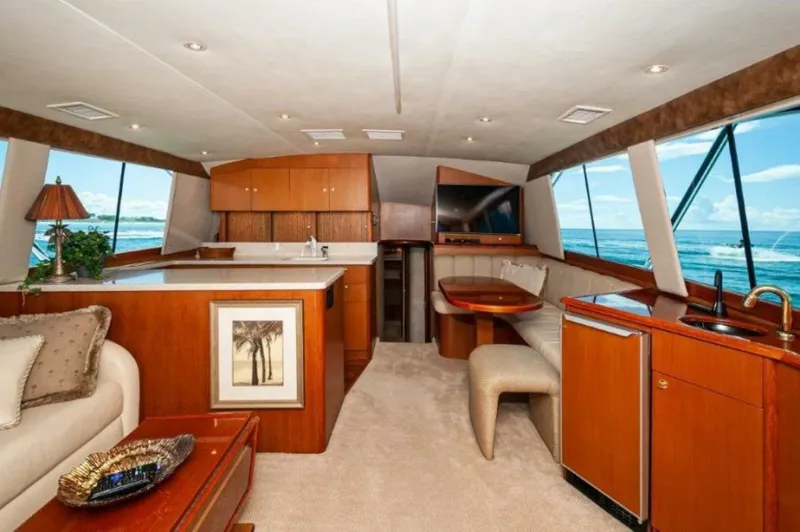 Slide: The Image of 1998 Ocean Yachts 48 Super Sport Salon 2 - 3993017