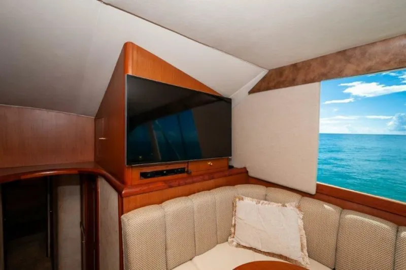Slide: The Image of 1998 Ocean Yachts 48 Super Sport Salon 4 - 3993019
