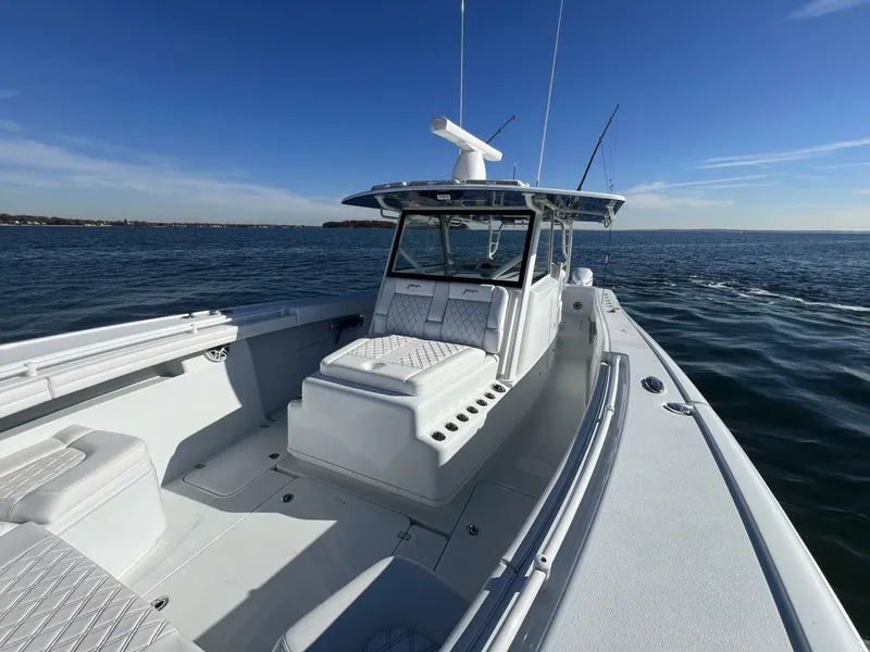 Slide: The Image of Yellowfin 42 Offshore 2023 - 3995597