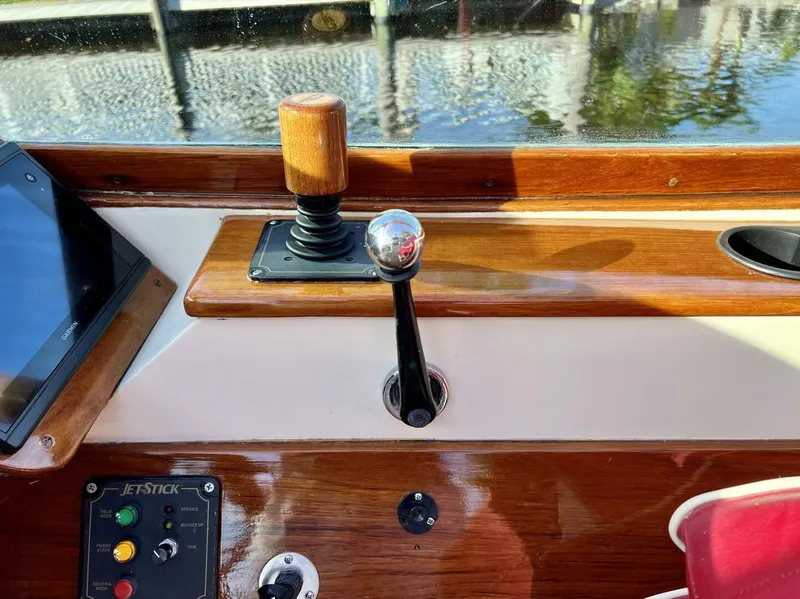 Slide: The Image of Hinckley Talaria 29R 2004 - 3997863