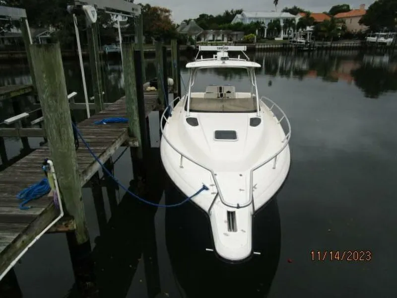 Slide: The Image of 34' Intrepid forward profile - 4000118