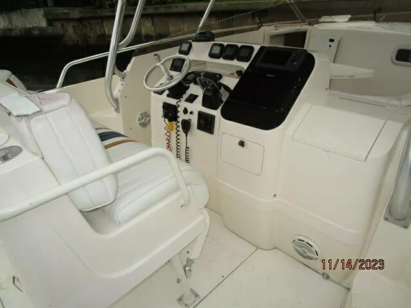 Slide: The Image of 34' Intrepid helm2 - 4000126
