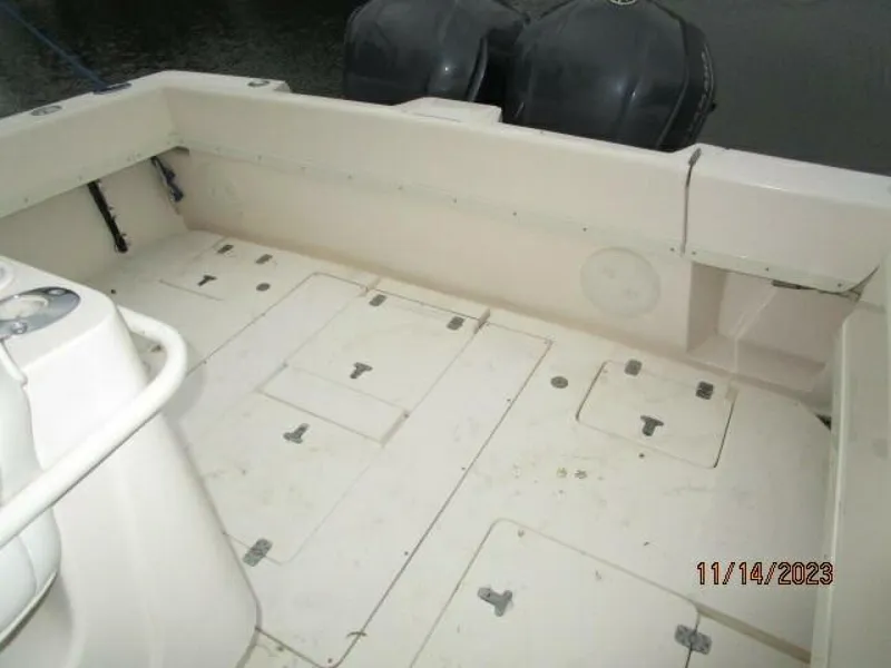 Slide: The Image of 34' Intrepid cockpit1 - 4000113