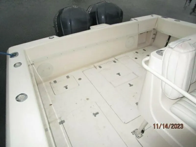 Slide: The Image of 34' Intrpeid cockpit2 - 4000114