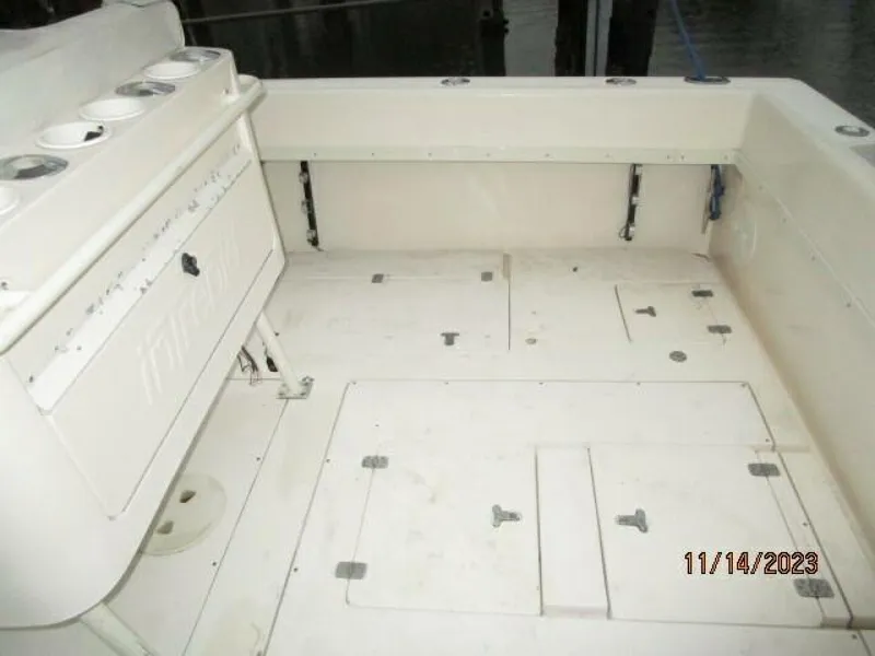 Slide: The Image of 34' Intrepid cockpit starboard - 4000112