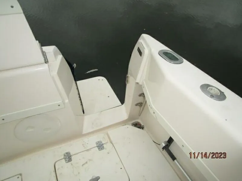 Slide: The Image of 34' Intrepid cockpit transom gate - 4000137