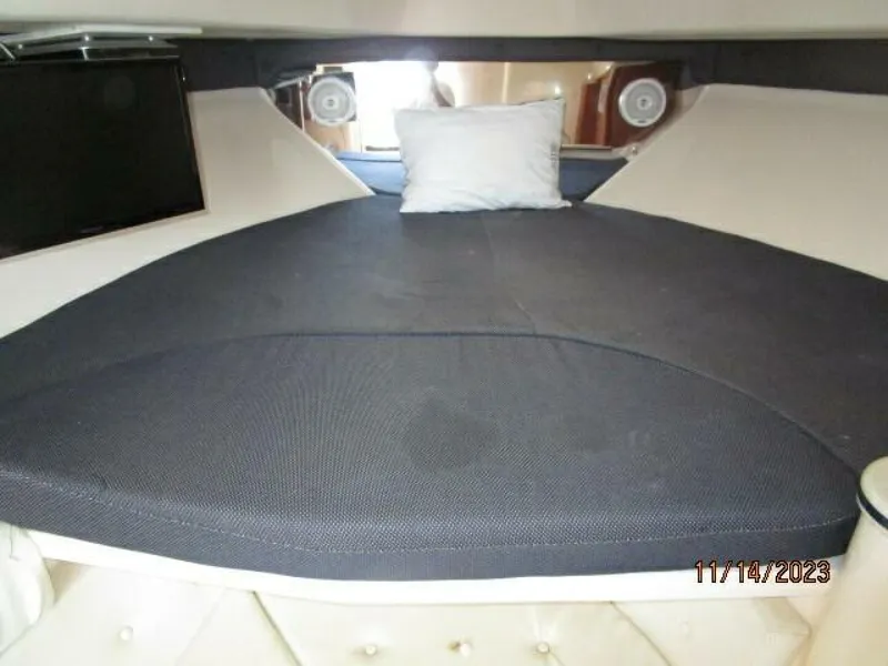 Slide: The Image of 34' Intrepid cabin berth - 4000103