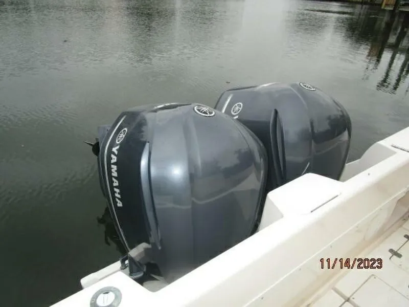 Slide: The Image of 34' Intrepid outboards1 - 4000129