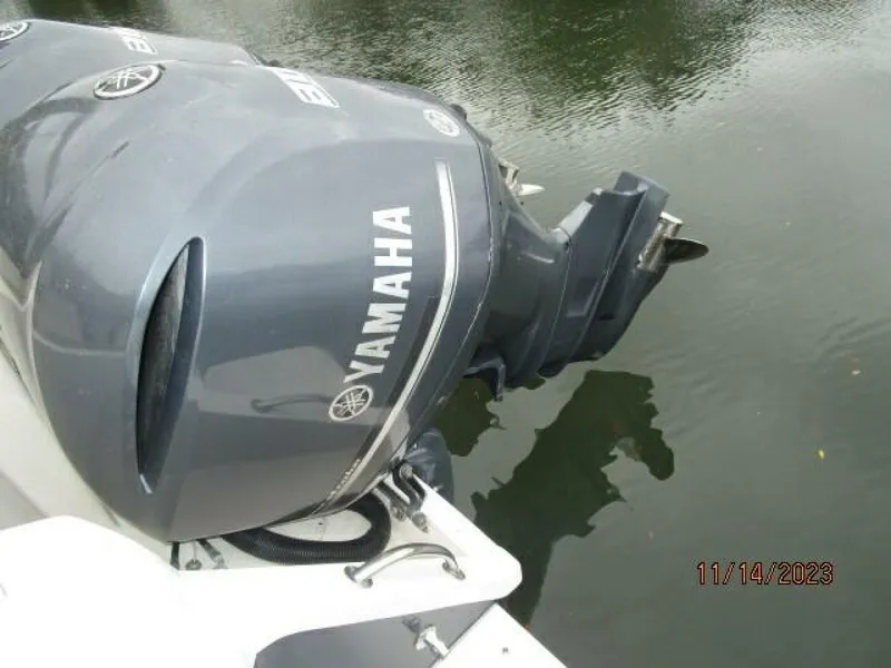 Slide: The Image of 34' Intrepid outboard3 - 4000131