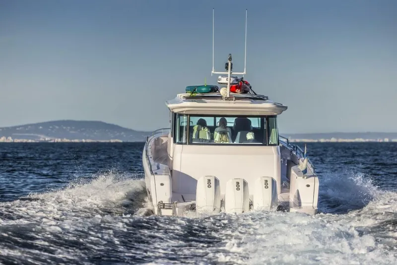 Slide: The Image of Axopar 45 XC Cross Cabin 2025 - 4002961