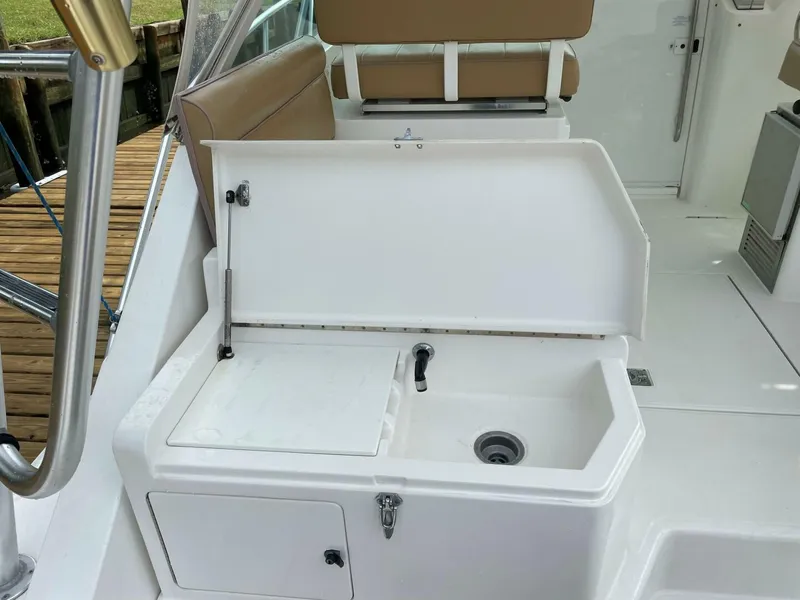 Slide: The Image of Cabo Express 35 - Reelistic - Cleaning Station 2001 Cabo 35 Express - Reelistic - 4008171