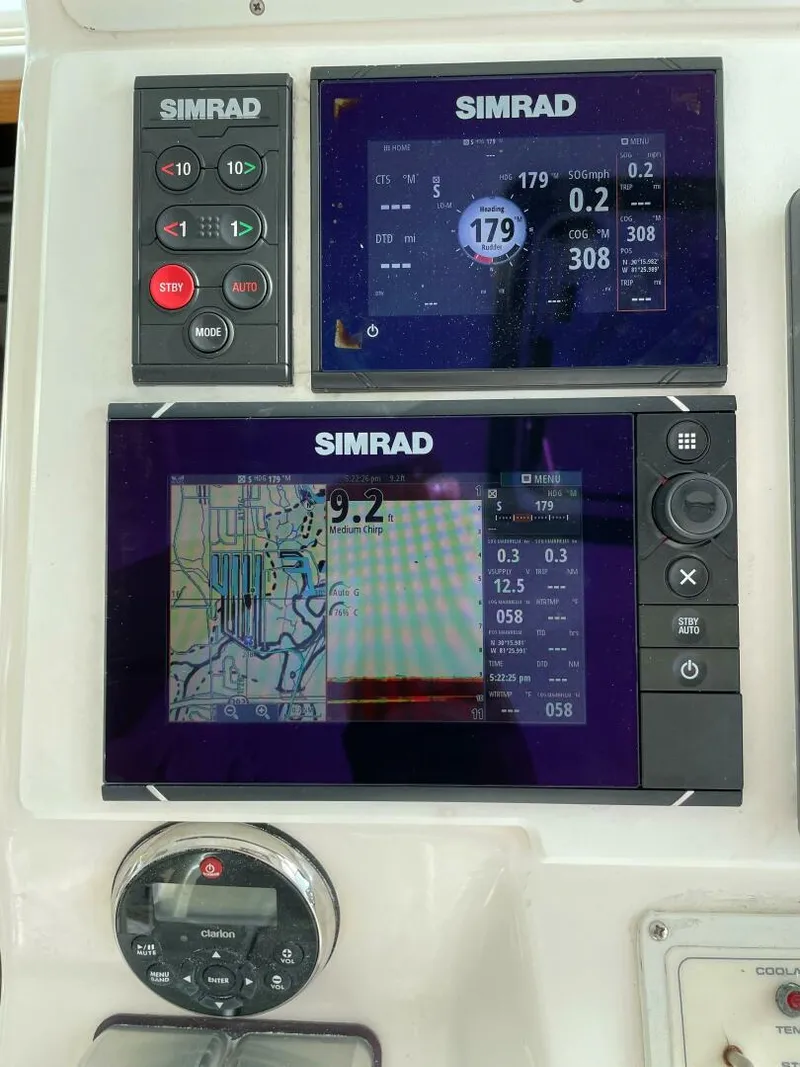 Slide: The Image of Cabo Express 35 - Reelistic -Simrad 2001 Cabo 35 Express - Reelistic - 4008186