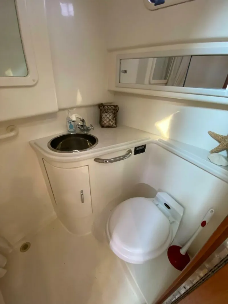 Slide: The Image of Cabo Express 35 - Reelistic - Head 2001 Cabo 35 Express - Reelistic - 4008198