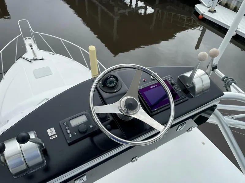 Slide: The Image of Cabo Express 35 - Reelistic - Tower Helm 2001 Cabo 35 Express - Reelistic - 4008158