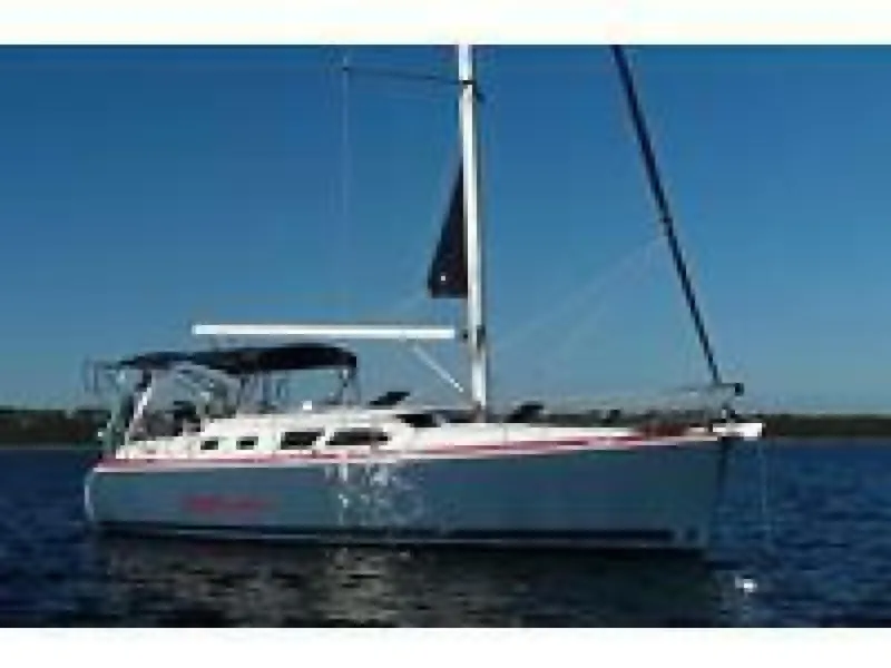 The Image of 41' Hunter starboard forward profile1 - 4022643