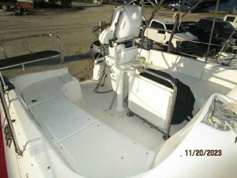 Slide: The Image of 41' Hunter cockpit aft1 - 4022554