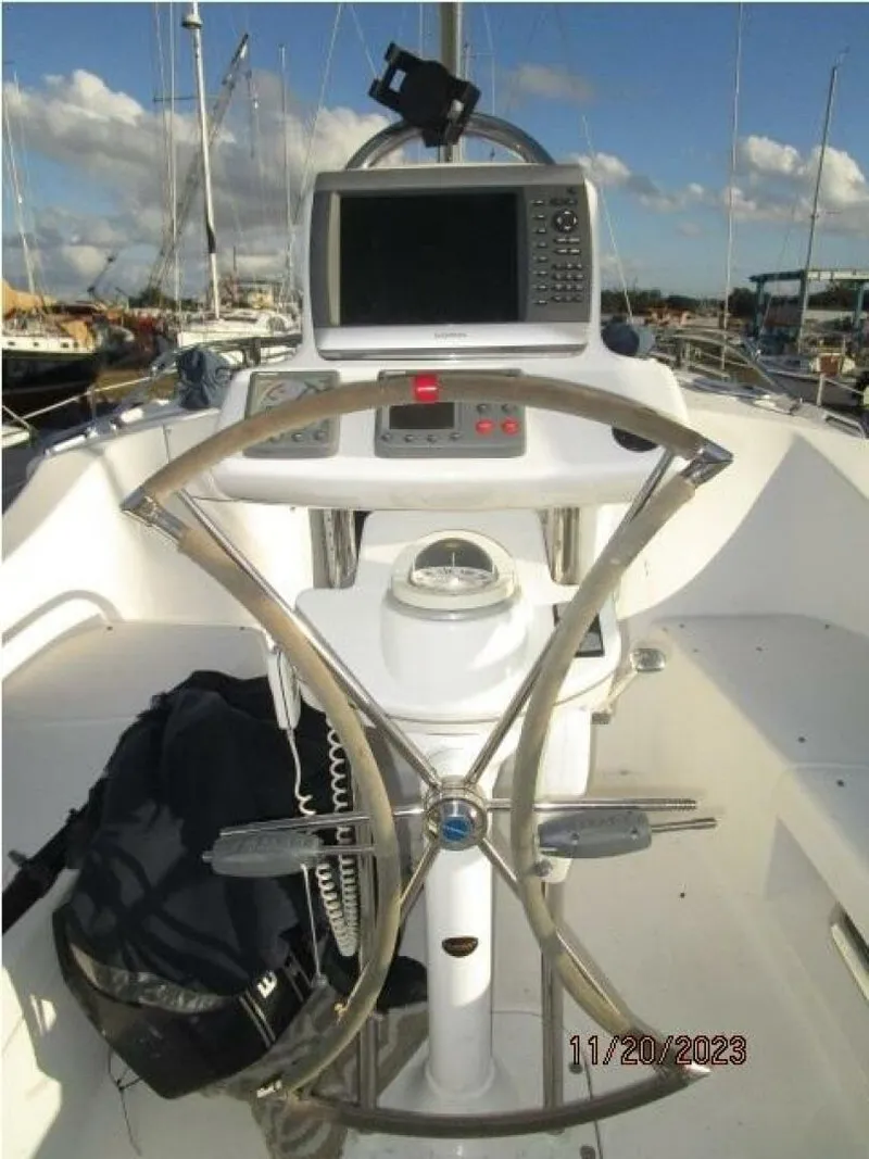 Slide: The Image of 41' Hunter cockpit helm - 4022714