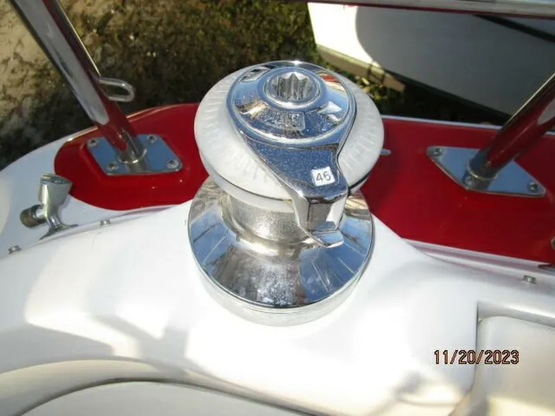 Slide: The Image of 41' Hunter cockpit winch - 4022571