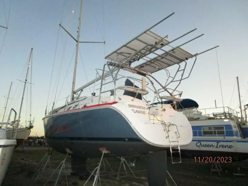 Slide: The Image of 41' Hunter port aft profile - 4022606